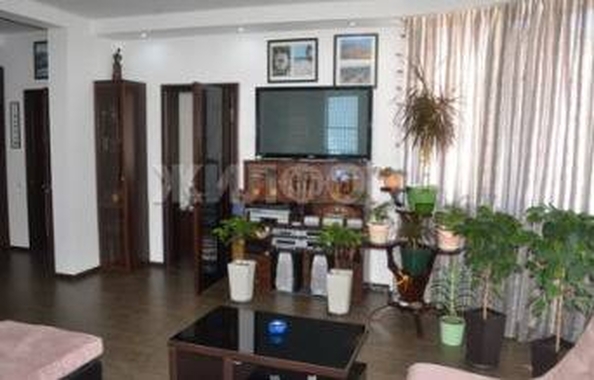 
   Продам 3-комнатную, 107 м², Клубничная ул, 82

. Фото 4.