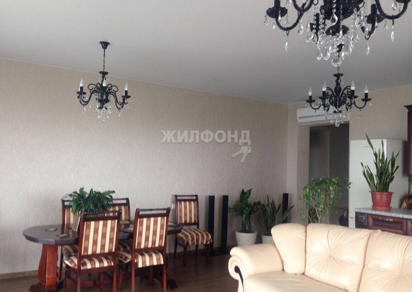 
   Продам 3-комнатную, 150.8 м², , 92/5

. Фото 1.