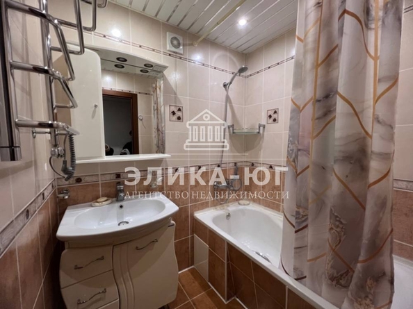 
   Продам 3-комнатную, 65 м², 2-й мкр

. Фото 9.