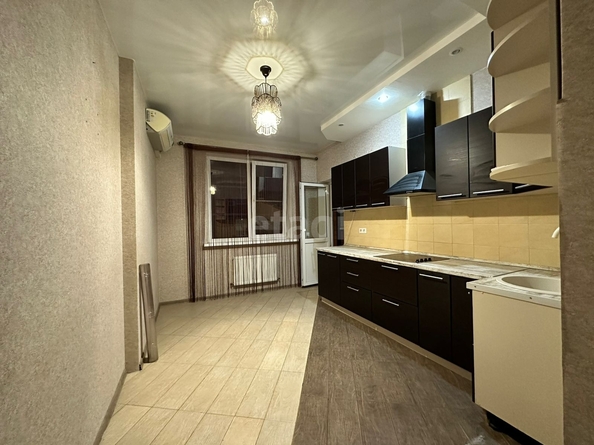 
   Продам 2-комнатную, 67.7 м², Клары Лучко б-р, 6

. Фото 2.