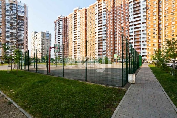 
   Продам 3-комнатную, 97 м², Клары Лучко б-р, 12

. Фото 12.