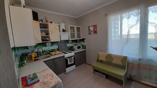 
   Продам 2-комнатную, 63.5 м², Виктора Нарыкова ул, 10

. Фото 2.