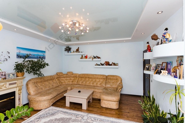 
   Продам 2-комнатную, 72 м², Достоевского ул, 84

. Фото 3.