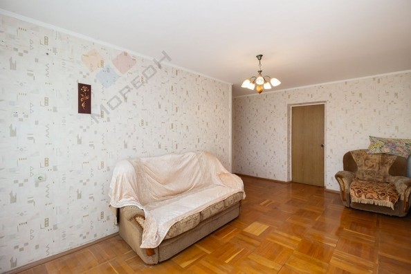 
   Продам 3-комнатную, 61.2 м², Селезнева ул, 126

. Фото 1.