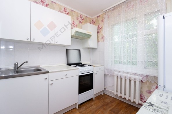 
   Продам 2-комнатную, 43.9 м², Айвазовского ул, 108

. Фото 4.