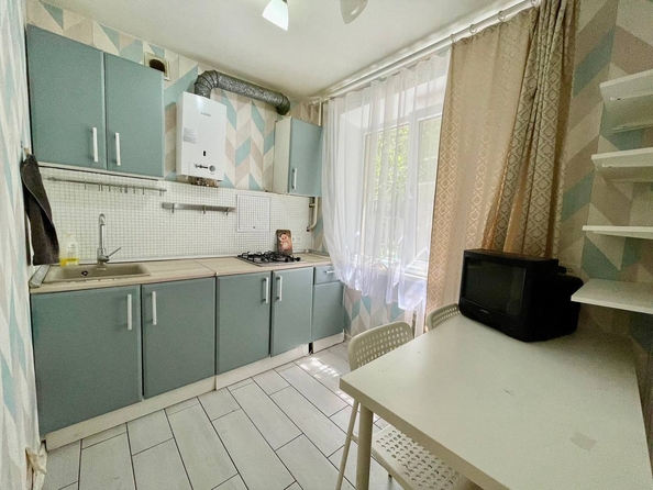 
   Продам 2-комнатную, 40 м², Новороссийская ул, 238

. Фото 1.