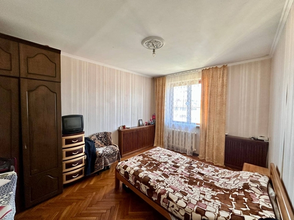 
   Продам 2-комнатную, 59 м², Вишневая ул, 18

. Фото 1.