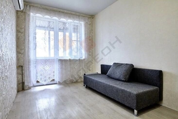 
   Продам 1-комнатную, 35 м², Симиренко ул, 11

. Фото 2.