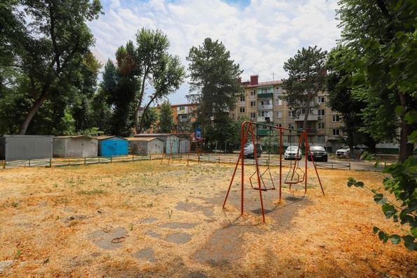 
   Продам 2-комнатную, 41.2 м², Стасова ул, 146

. Фото 2.