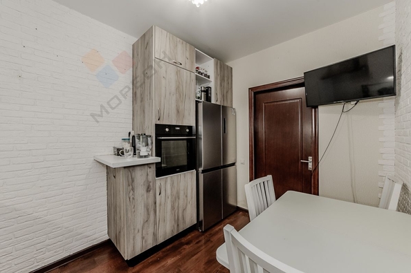 
   Продам 2-комнатную, 57.1 м², Средняя ул, 81/3

. Фото 4.