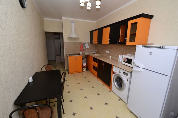 
   Продам 1-комнатную, 35 м², Краснозеленых ул, 14

. Фото 2.