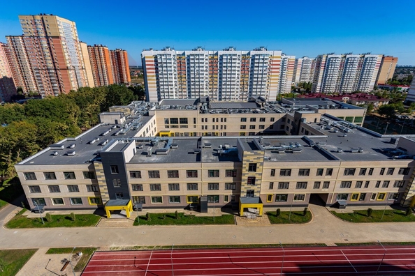 
   Продам 2-комнатную, 64.8 м², Героя Яцкова И.В. ул, 20

. Фото 23.