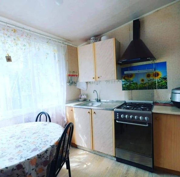 
   Продам 4-комнатную, 80 м², Демократическая ул, 10

. Фото 8.