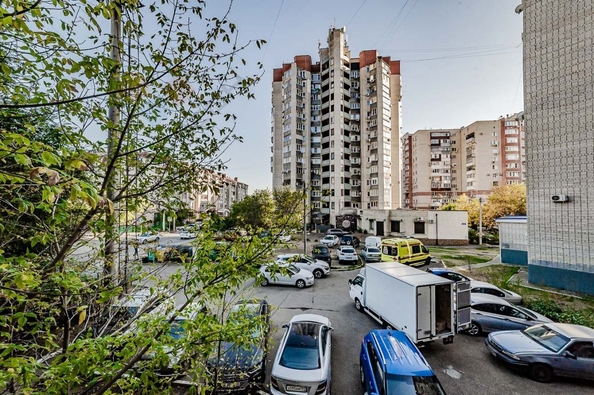 
   Продам 1-комнатную, 52.6 м², Думенко ул, 2

. Фото 12.