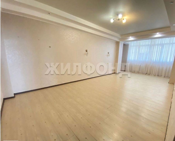 
   Продам 3-комнатную, 131.6 м², Туапсинская ул, 9/2

. Фото 4.