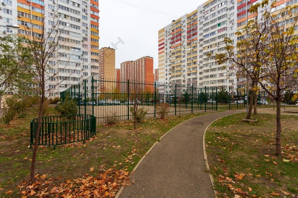 
   Продам 3-комнатную, 89.7 м², Героя Яцкова И.В. ул, 28

. Фото 24.