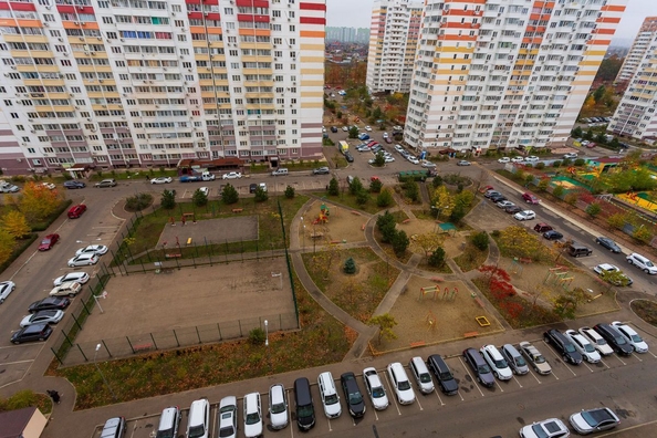 
   Продам 3-комнатную, 89.7 м², Героя Яцкова И.В. ул, 28

. Фото 27.