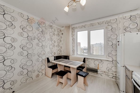 
   Продам 1-комнатную, 37.9 м², Репина пр-д, 28

. Фото 5.