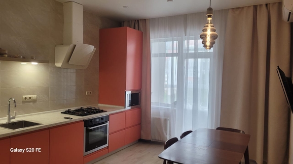 
   Продам 3-комнатную, 118 м², Витебская ул, к 4

. Фото 1.