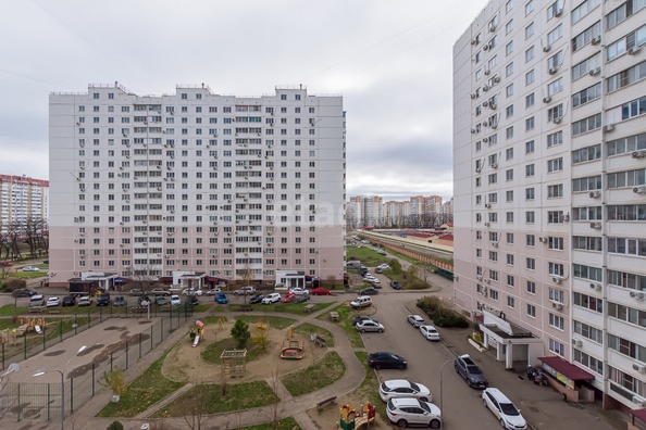 
   Продам 2-комнатную, 56.4 м², Черкасская ул, 58

. Фото 26.