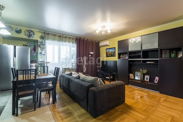 
   Продам 3-комнатную, 73.9 м², Кубанская Набережная ул, 100

. Фото 5.