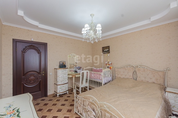 
   Продам 4-комнатную, 153 м², Клары Лучко б-р, 10

. Фото 2.