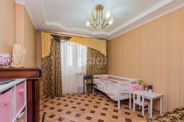 
   Продам 4-комнатную, 153 м², Клары Лучко б-р, 10

. Фото 10.