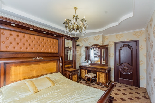 
   Продам 4-комнатную, 153 м², Клары Лучко б-р, 10

. Фото 15.