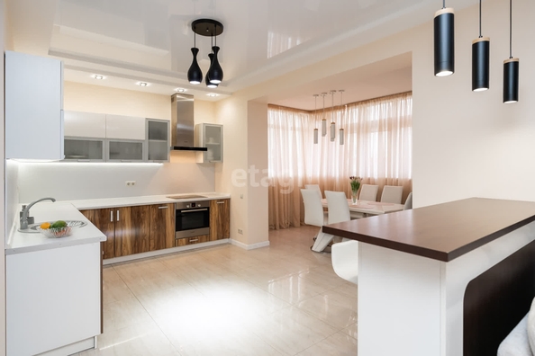 
   Продам 3-комнатную, 105.4 м², Клары Лучко б-р, 14/3

. Фото 8.