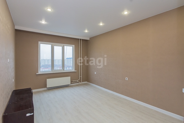 
   Продам 2-комнатную, 55.9 м², Харьковская ул, 83/6

. Фото 1.