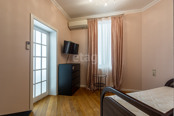 
   Продам 3-комнатную, 130 м², Кубанская Набережная ул, 37/11

. Фото 6.