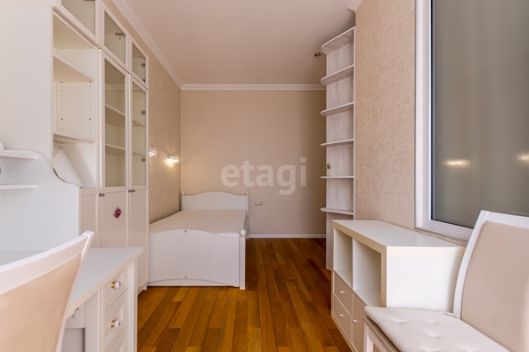 
   Продам 3-комнатную, 130 м², Кубанская Набережная ул, 37/11

. Фото 29.