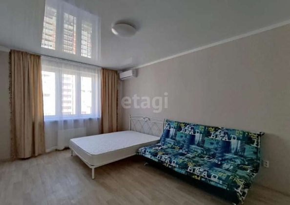 
  Сдам в аренду 1-комнатную квартиру, 40 м², Краснодар

. Фото 1.