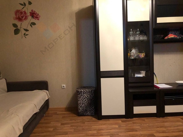 
   Продам 2-комнатную, 57 м², Краевая ул, 1/3

. Фото 2.