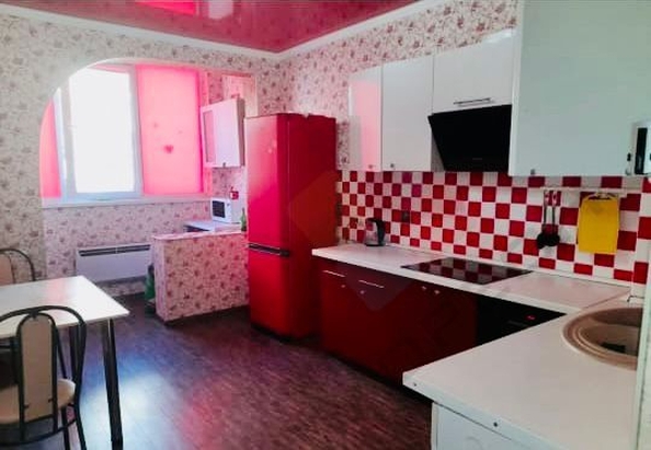 
   Продам 1-комнатную, 37 м², Тепличная ул, 104

. Фото 1.