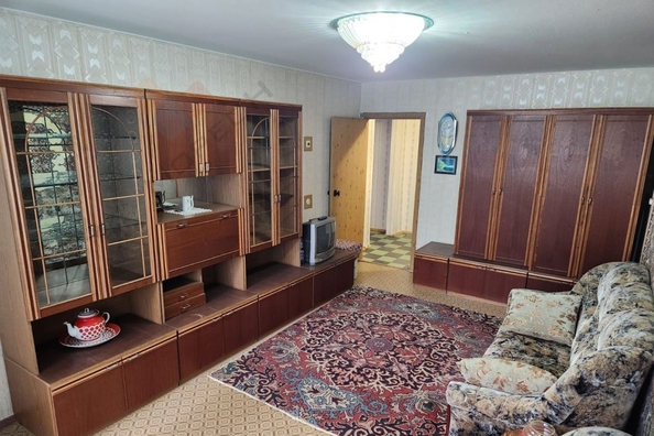 
   Продам 3-комнатную, 69.1 м², Думенко ул, 8

. Фото 2.