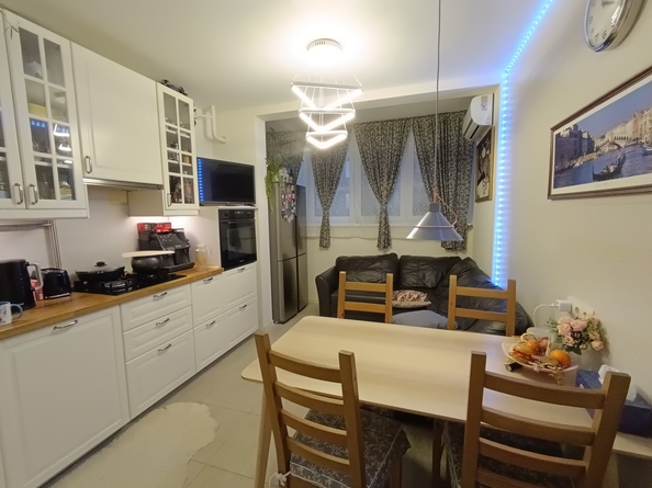 
   Продам 2-комнатную, 53 м², Ленина ул, 180Ак10

. Фото 2.