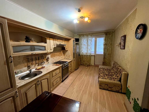 
   Продам 1-комнатную, 63 м², Омелькова ул, 20к6

. Фото 2.