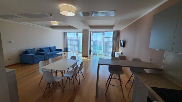 
   Продам 1-комнатную квартира, 98 м², Революции пр-кт, 3

. Фото 2.