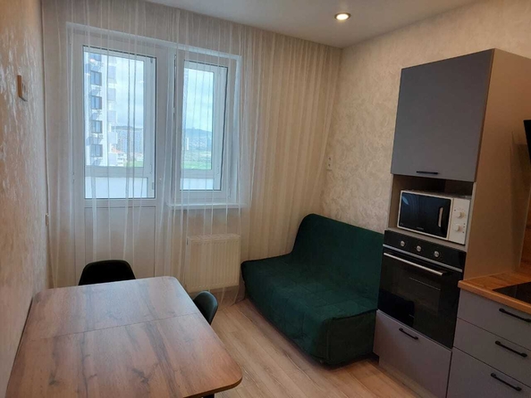 
   Продам 1-комнатную, 42 м², Омелькова ул, 93

. Фото 2.