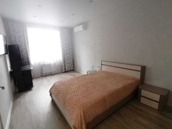 
   Продам 1-комнатную, 41 м², Ленина ул, 173А

. Фото 2.