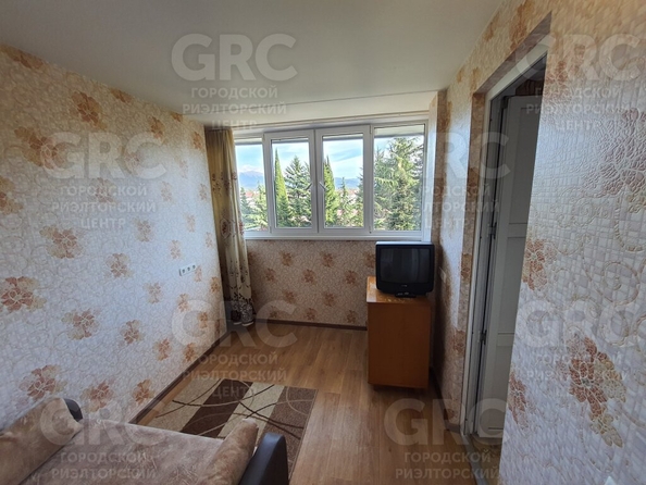 
   Продам 2-комнатную, 46 м², Мира (Адлерский р-н) ул, 12

. Фото 10.