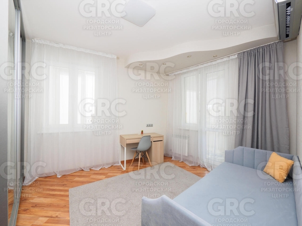 
   Продам 3-комнатную, 88 м², Юных Ленинцев ул, 10

. Фото 10.