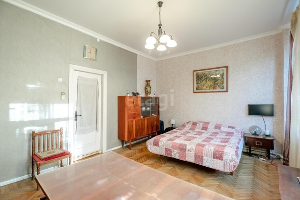 
   Продам 3-комнатную, 144 м², Красная ул, 74

. Фото 1.