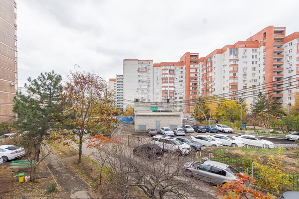 
   Продам 2-комнатную, 51.8 м², 70-летия Октября ул, 4

. Фото 5.