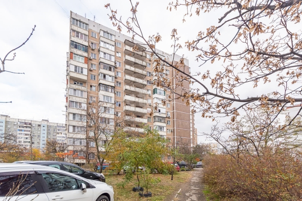 
   Продам 2-комнатную, 51.8 м², 70-летия Октября ул, 4

. Фото 26.