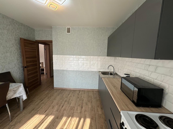 
   Продам 1-комнатную, 37 м², Героев-Разведчиков ул, 26/1

. Фото 10.