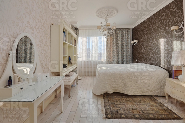 
   Продам 4-комнатную, 140 м², Юных Ленинцев ул, 10

. Фото 5.