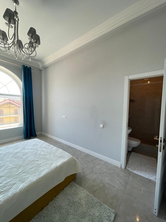 
  Продается 4-комн. квартира, 136 м², Новороссийская ул
. Фото 2.