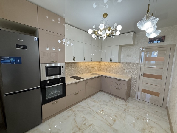 
  Продается 2-комн. квартира, 58 м², Омелькова ул, д. 93
. Фото 1.
